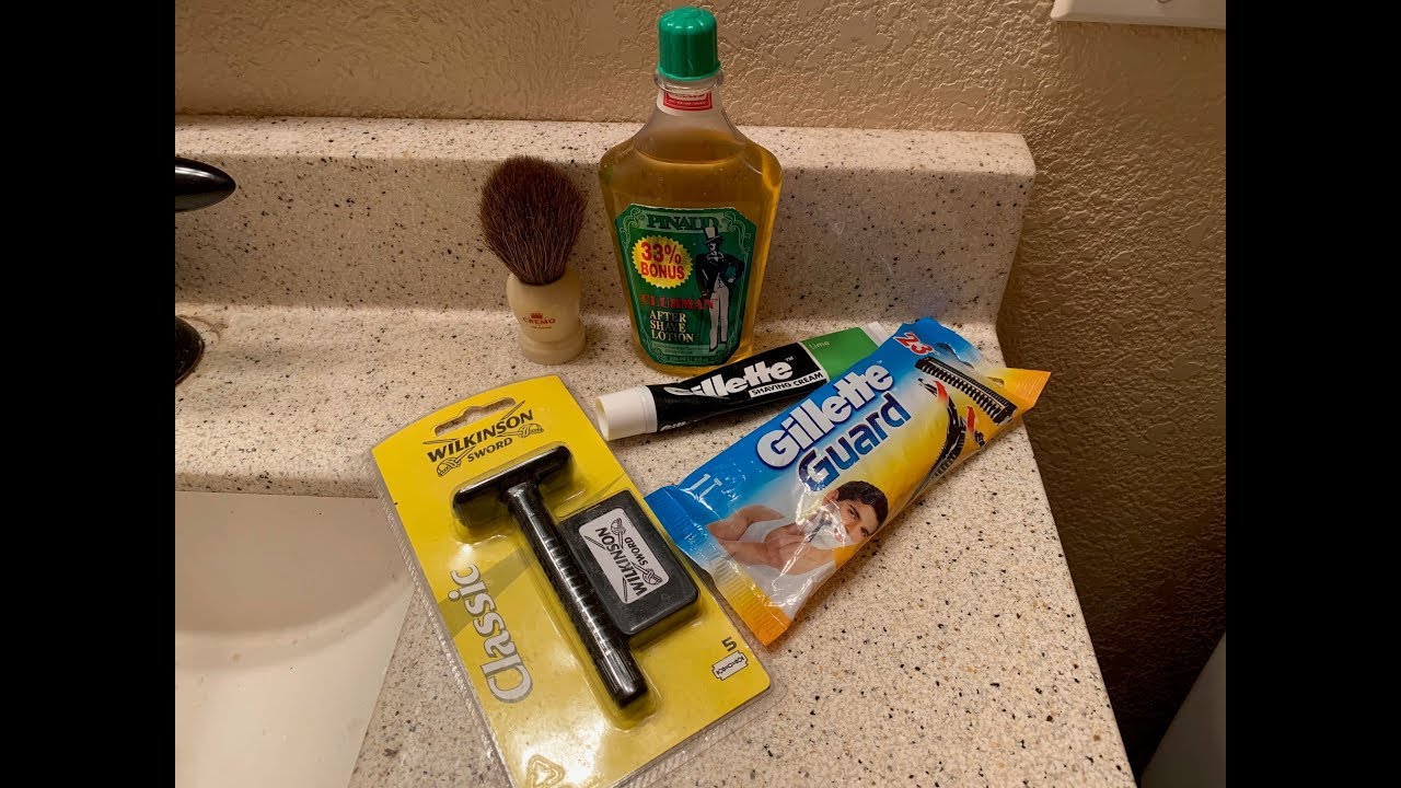 Бритье из европейского супермаркета: бритвы Wilkinson Sword Classic и Gillette Guard. Рядом.