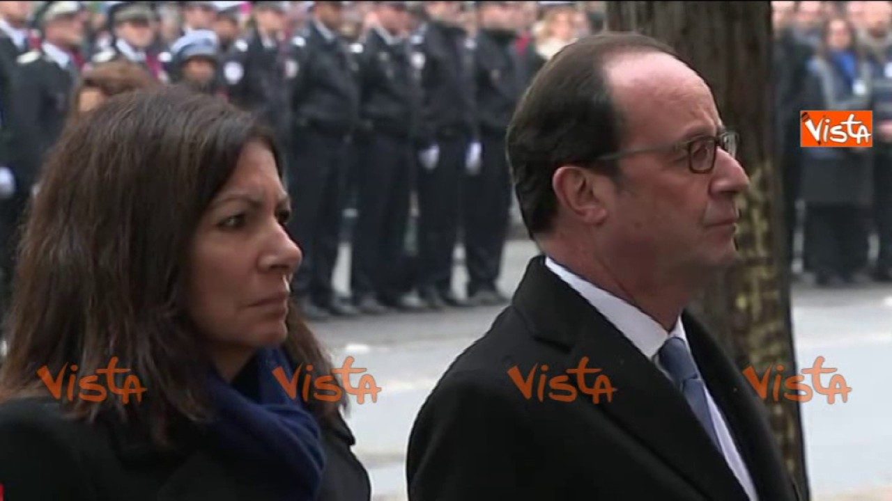 Parigi, il nome di Valeria Solesin nel lungo elenco delle vittime del Bataclan
