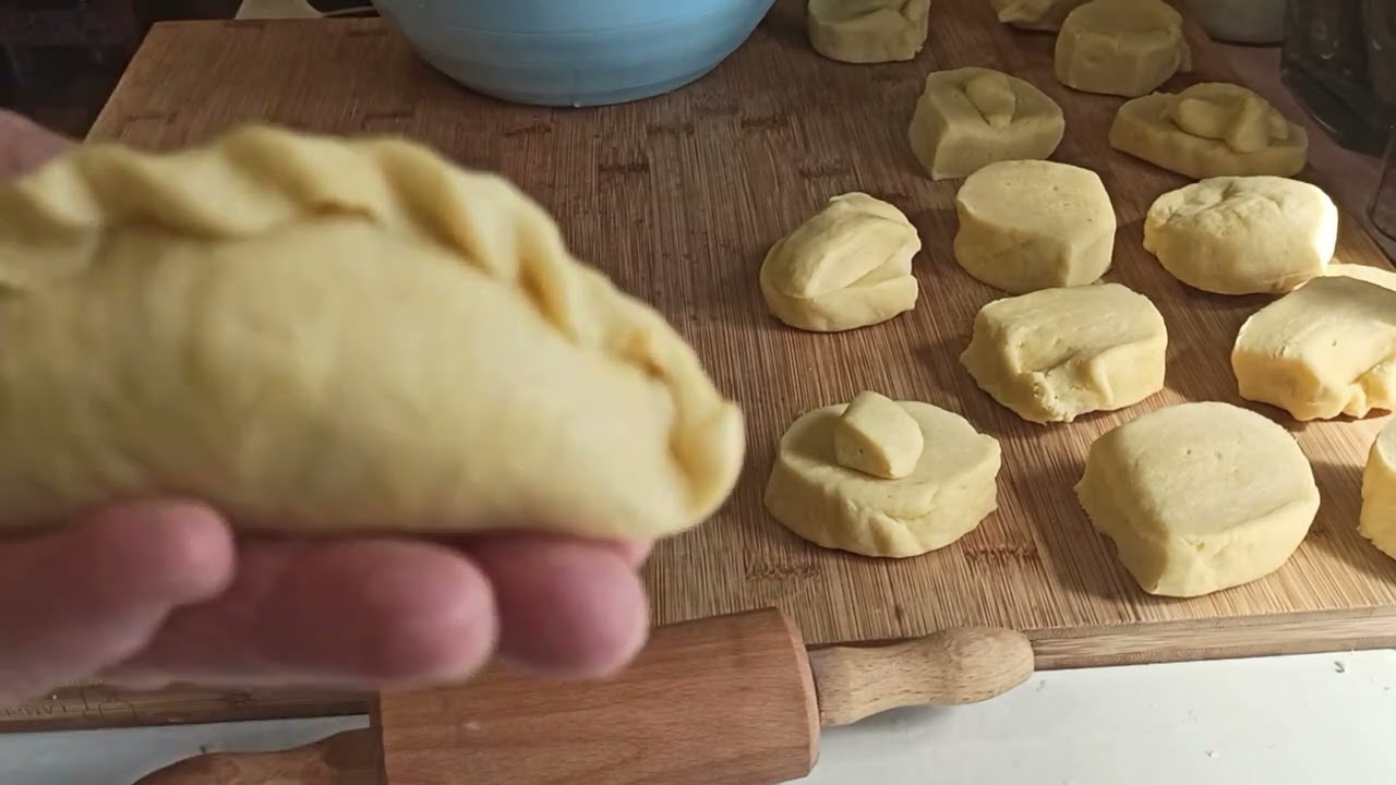 КИБИНАЙ -----КАРАИМСКИЕ   ГОРЯЧИЕ ПИРОЖКИ С БУЛЬОНОМ