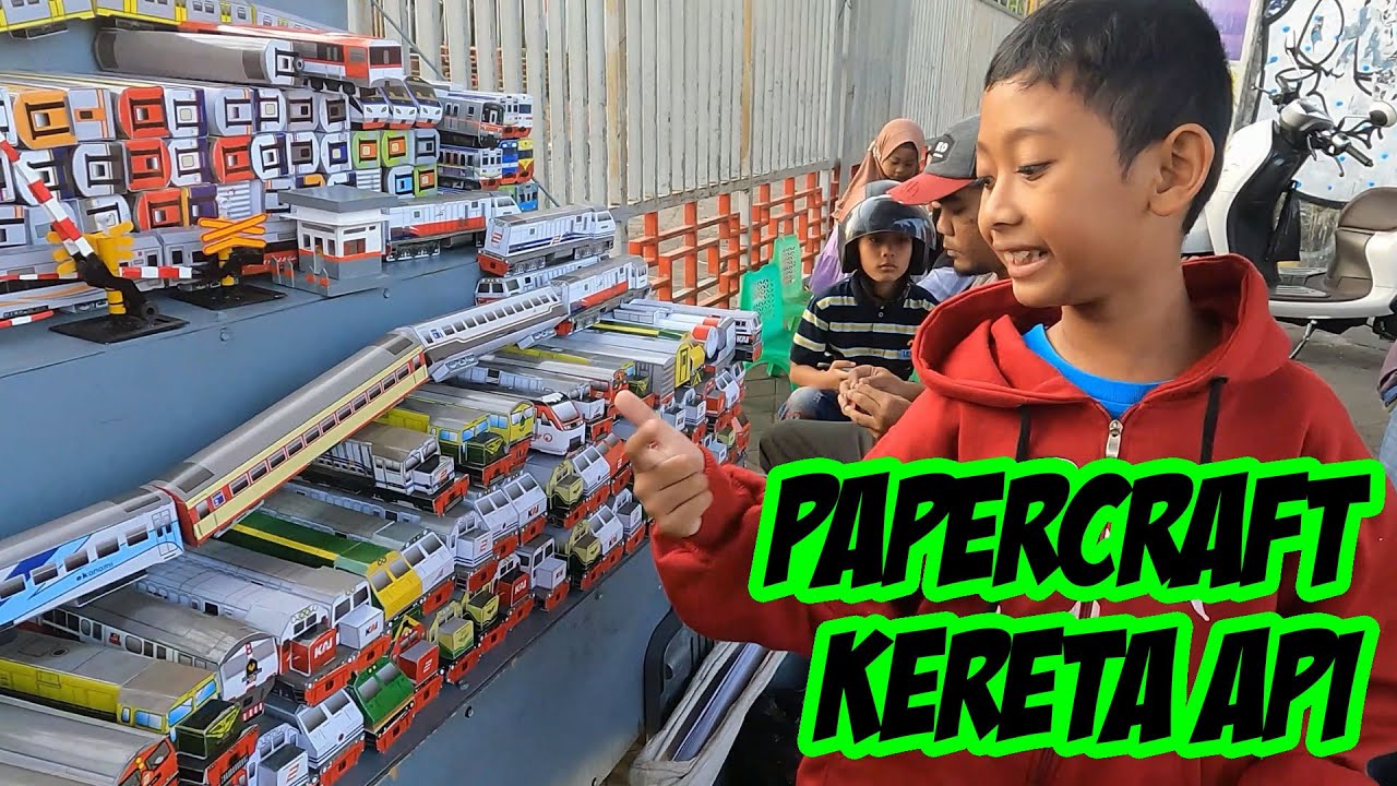 Papercraft Kereta Api di Dekat Stasiun Lempuyangan 
