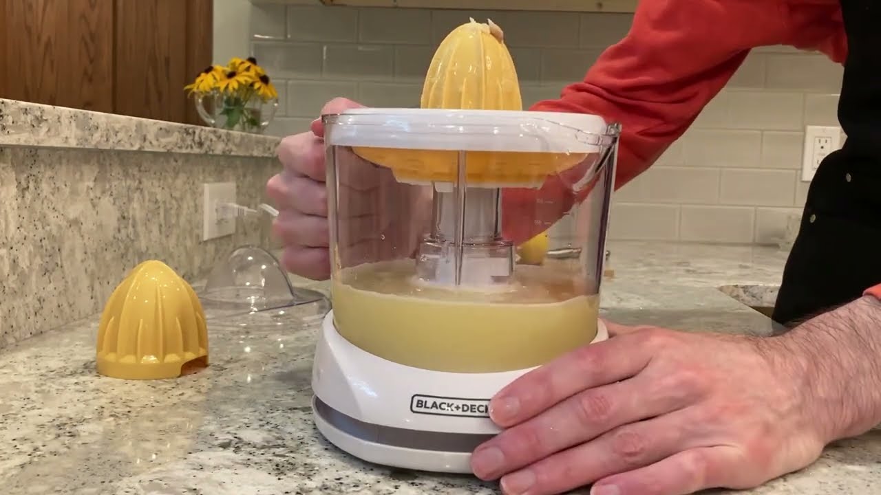 Review BLACK+DECKER 32oz Citrus Juicer, White, CJ625