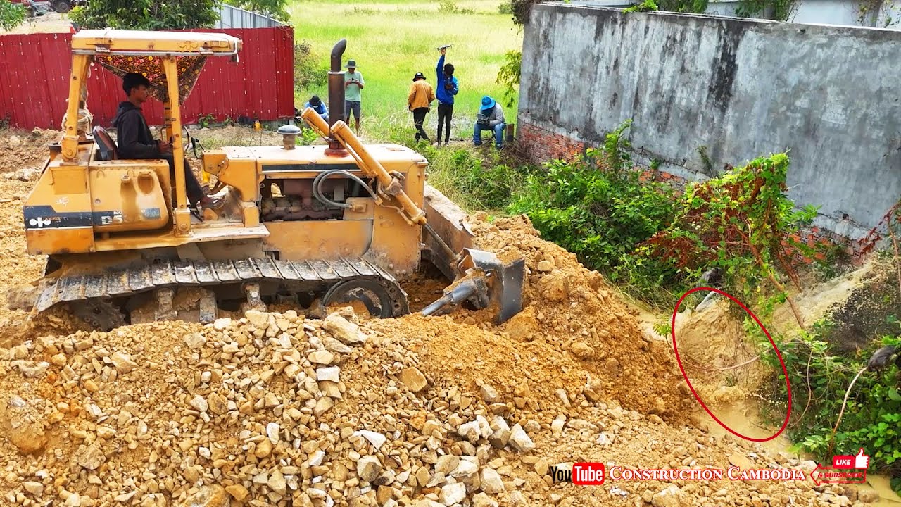 Fast Job! Komatsu D53A Bulldozer Pushing Stones Filling Corner & Dump Trucks Dumping Stones Landfill