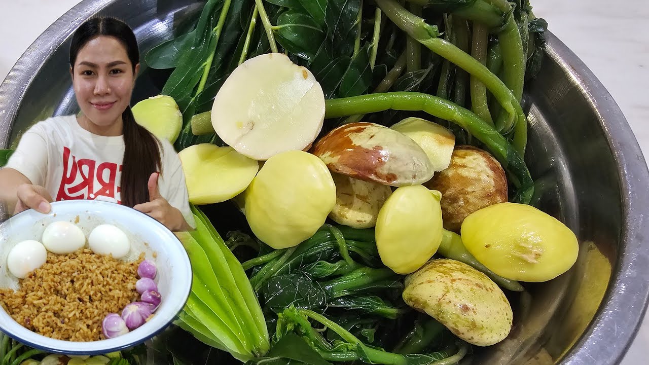 วันนี้กินข้าวกับผัดผักบุ้งนามีผักต้มผักส้มซุปบวบฝรั่ง ข้าวคลุกน้ำพริกอร่อยอาหารเจริญอาหารสุดๆค่ะ