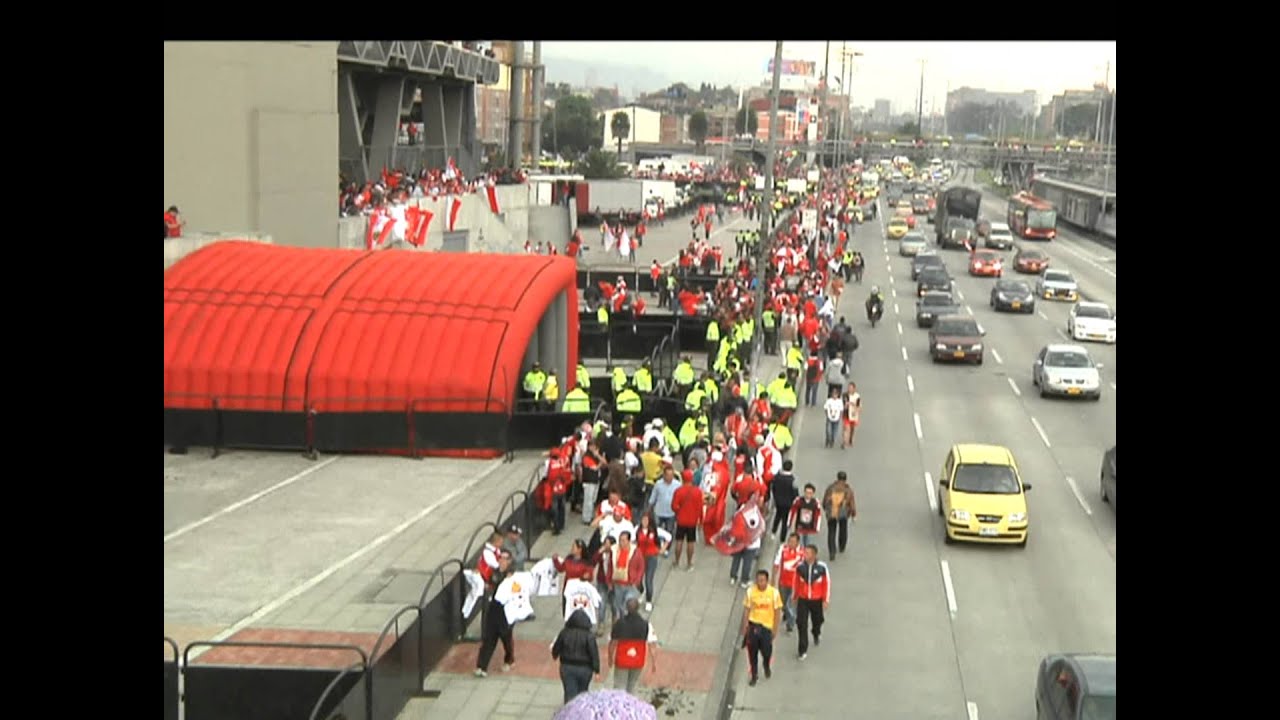 Grupo de hinchas del Dim fue expulsado del Estadio el Campín [Noticias] - TeleMedellin