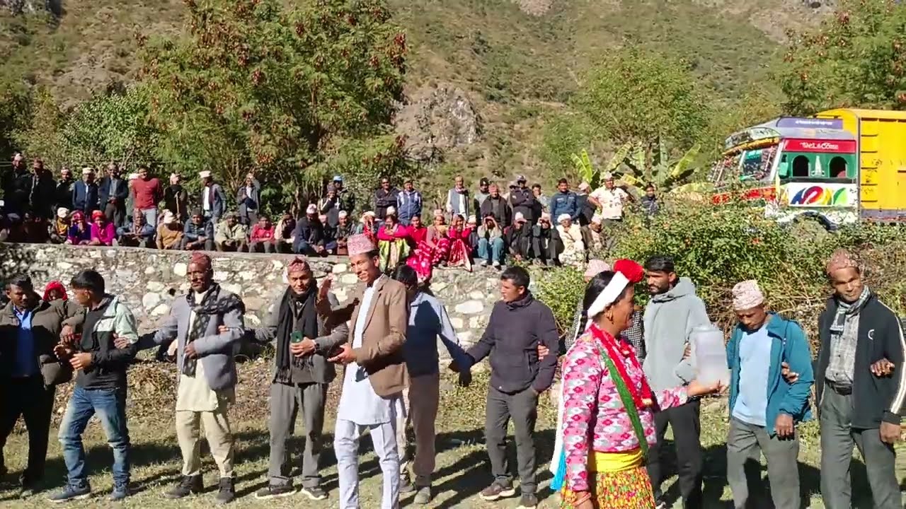 लिपुलेक र कालापानी मुद्दा  चल्याकैछ ।राम साउद vs यसोदा देबकोटा थलारा पिखेत खाठ्यापुन्ही बझाङ 2072