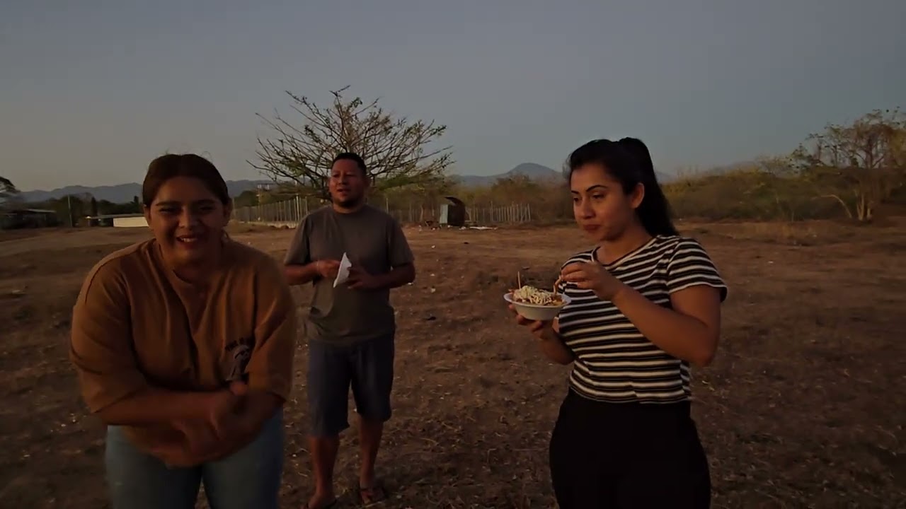 Nayeli y Angie terminaron la venta de papitas  no saben quien llego a comprarles?🤭🤗