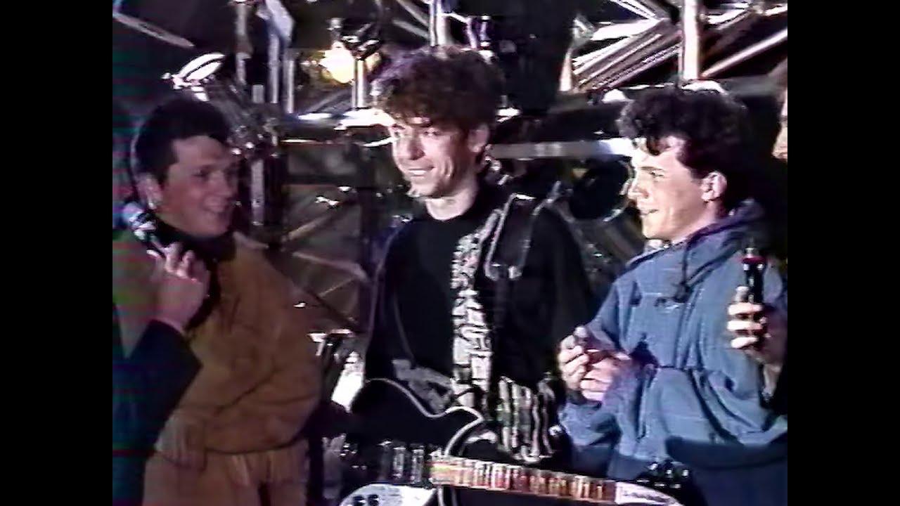 Indochine - Fête de la musique 1990 - Interview et Des fleurs pour Salinger
