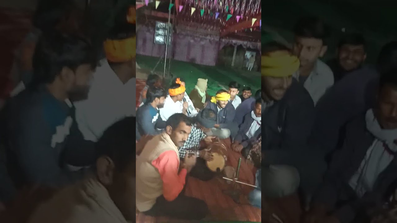 कुरिना दौलतपुर में कीर्तन करते हुए