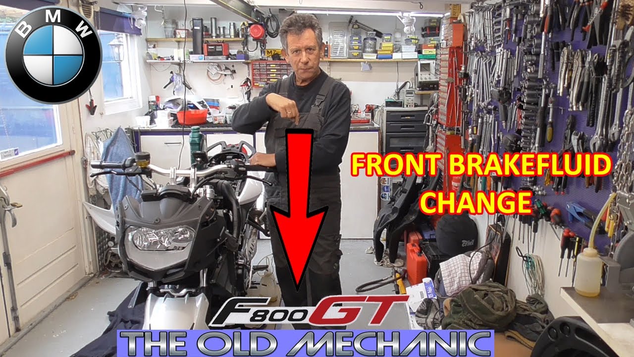 BMW F800GT [2014] FRONT BRAKE FLUID. ITS SO EASY..! Motorcycle maintenance made easy.  👨‍🔧---🏍