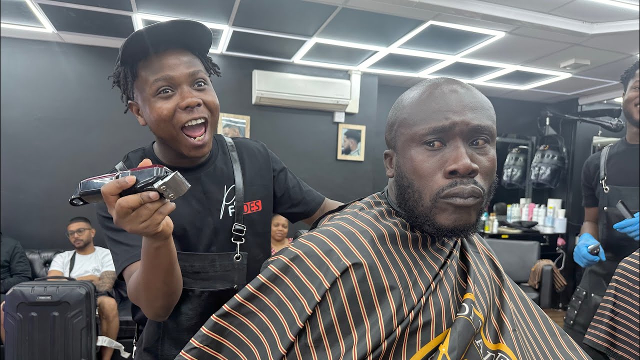 YIEE 😂🇬🇧AKABENEZER ENDED UP IN HANDS OF KYEKYEKU🇬🇧😂 WHEN HE WENT TO PELE’S FADES TO BARBER HIS HAIR