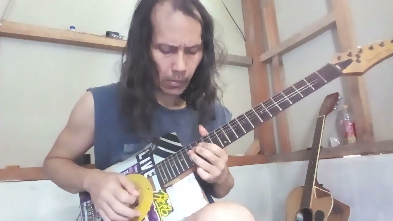 ÑBapak ini demo gitar bikinan sendiri