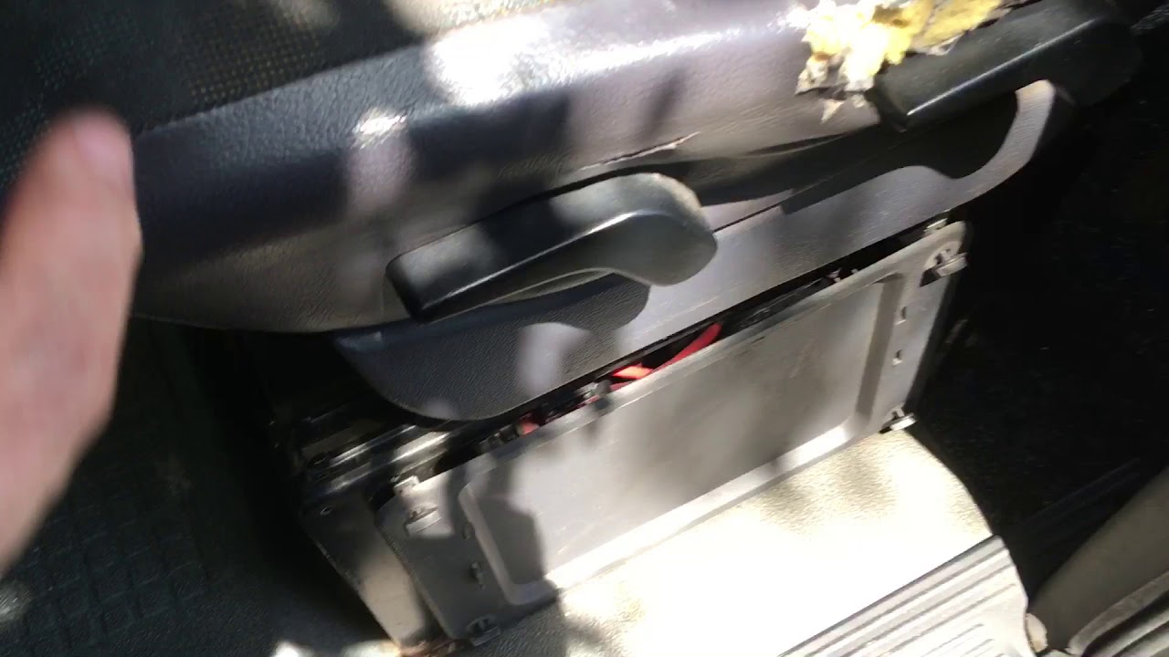 Как быстро и легко поменять аккумулятор Mercedes Vito 638