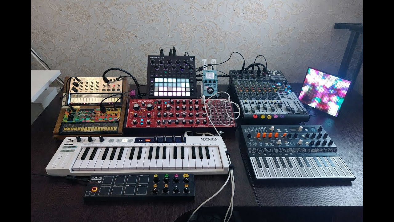 Live Electronic Improvisation - Synth Perfomance