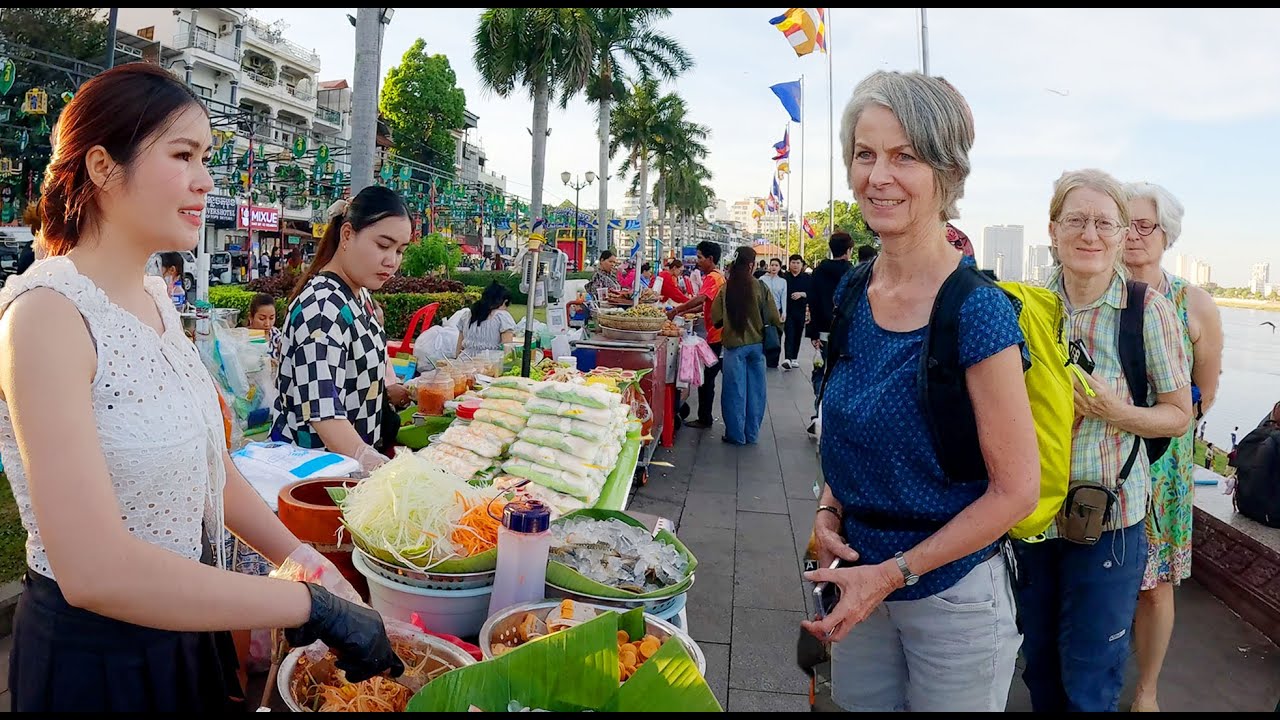 Real Street Food in Phnom Penh City, Cambodia, Chaktomuk Walk Street, Night Market Tour