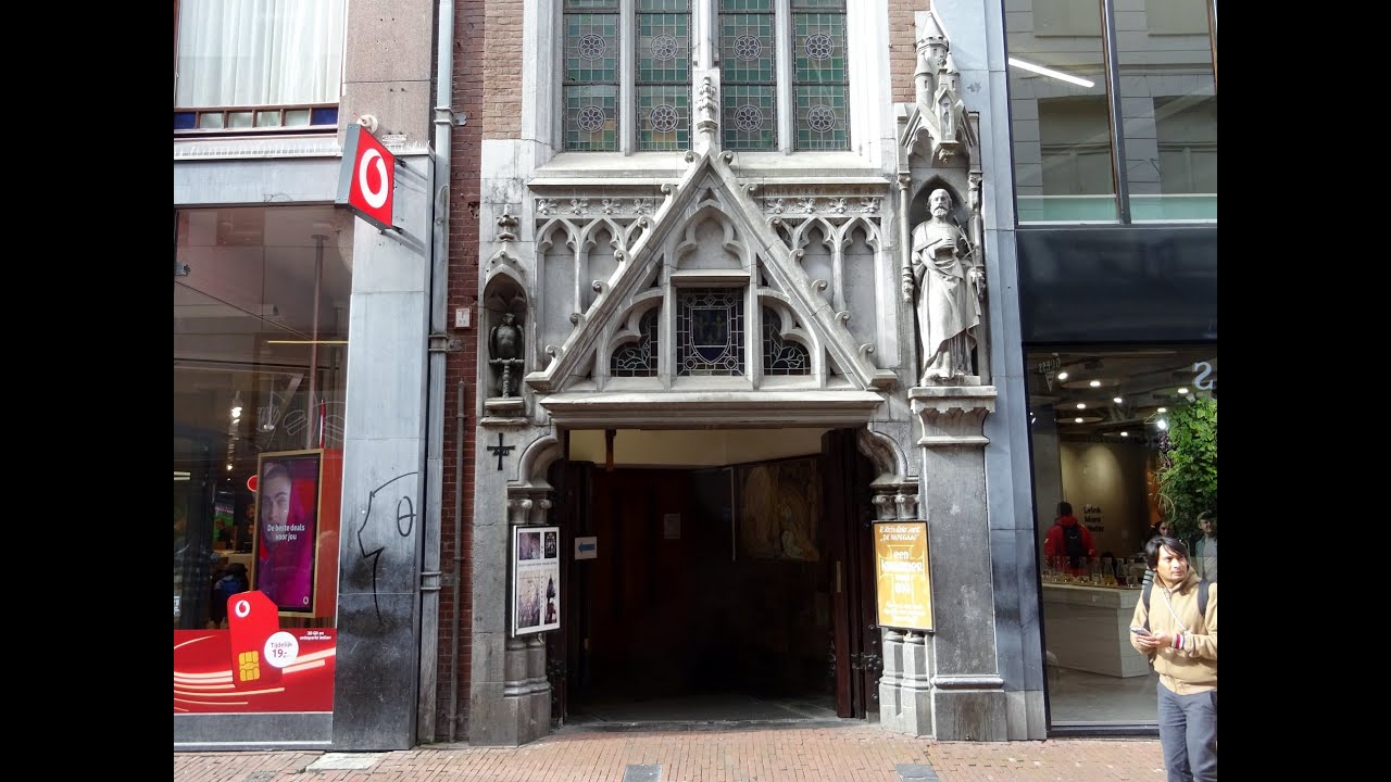 De Papegaai - Jozefkerk / Kalverstraat Amsterdam: de binnenkant en buitenkant