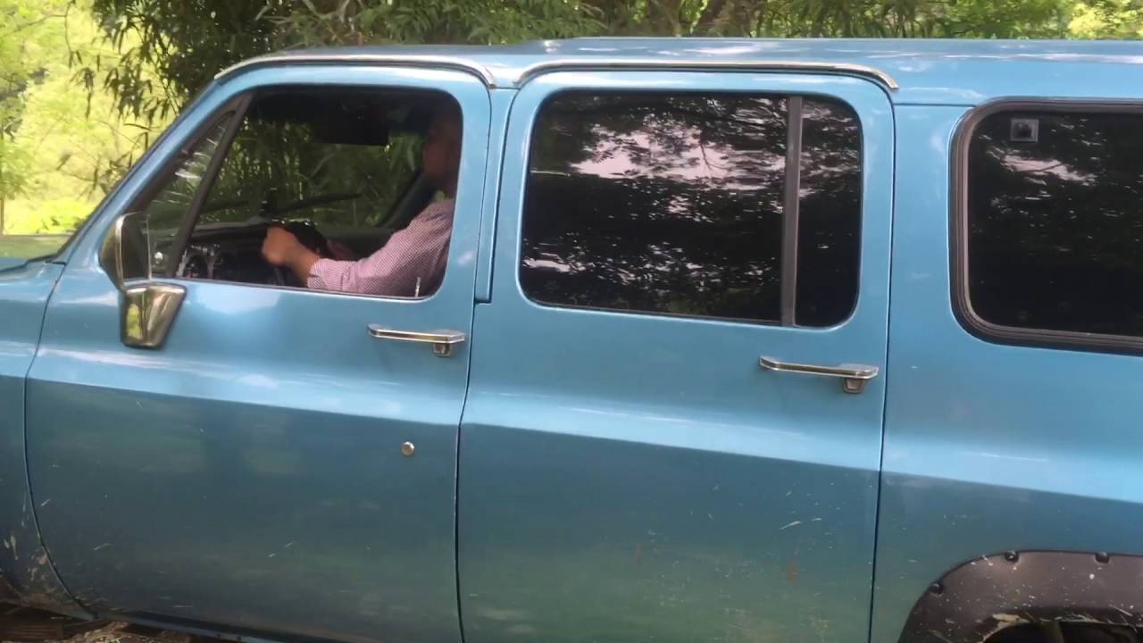 Lifted Square Body Suburban,Off-roading!(^-^)b