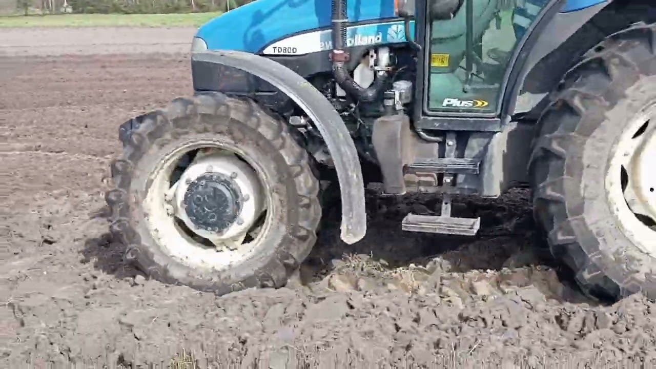 ciężkie warunki na polu new Holland td80d