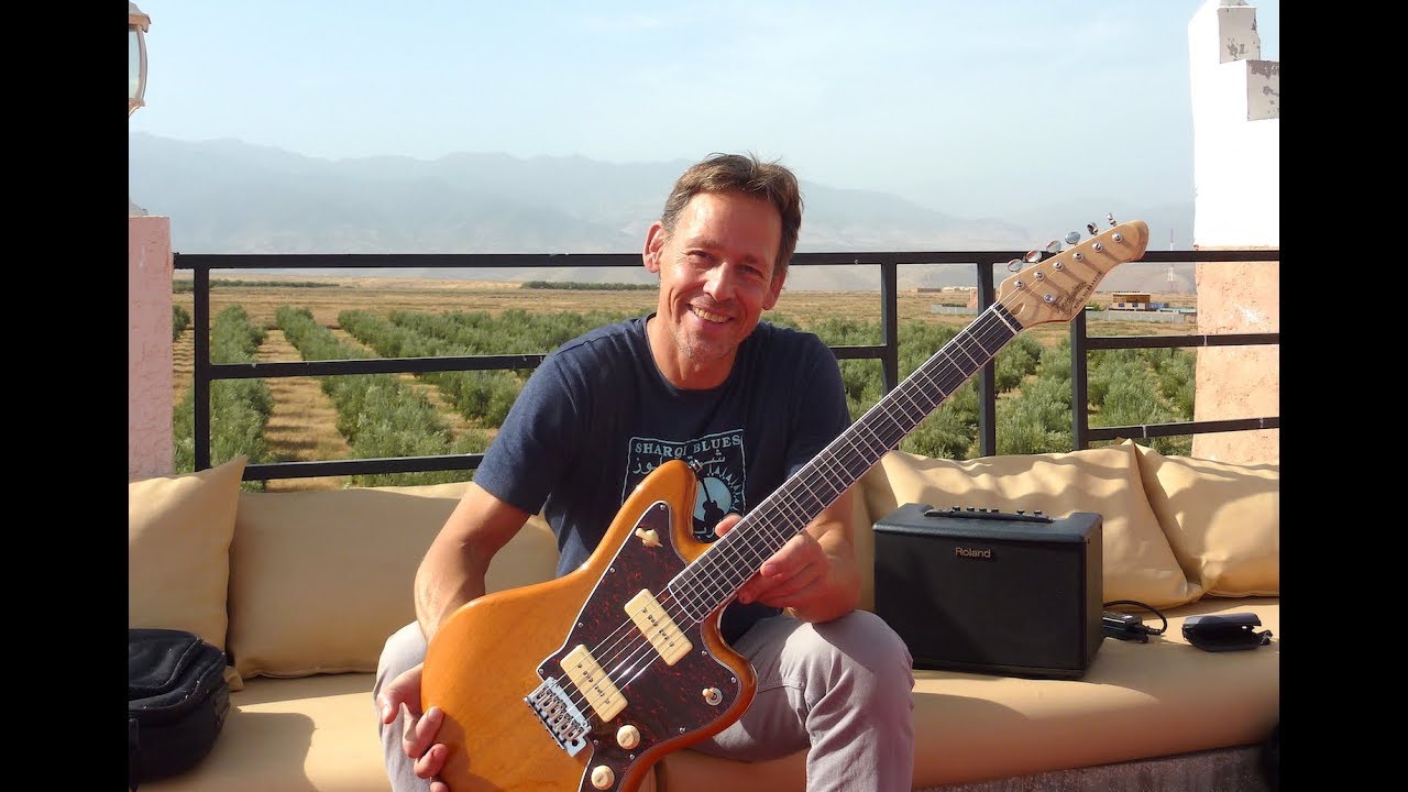 Marrakesh Quartertone Guitar -  Berberes Atlas Maroc