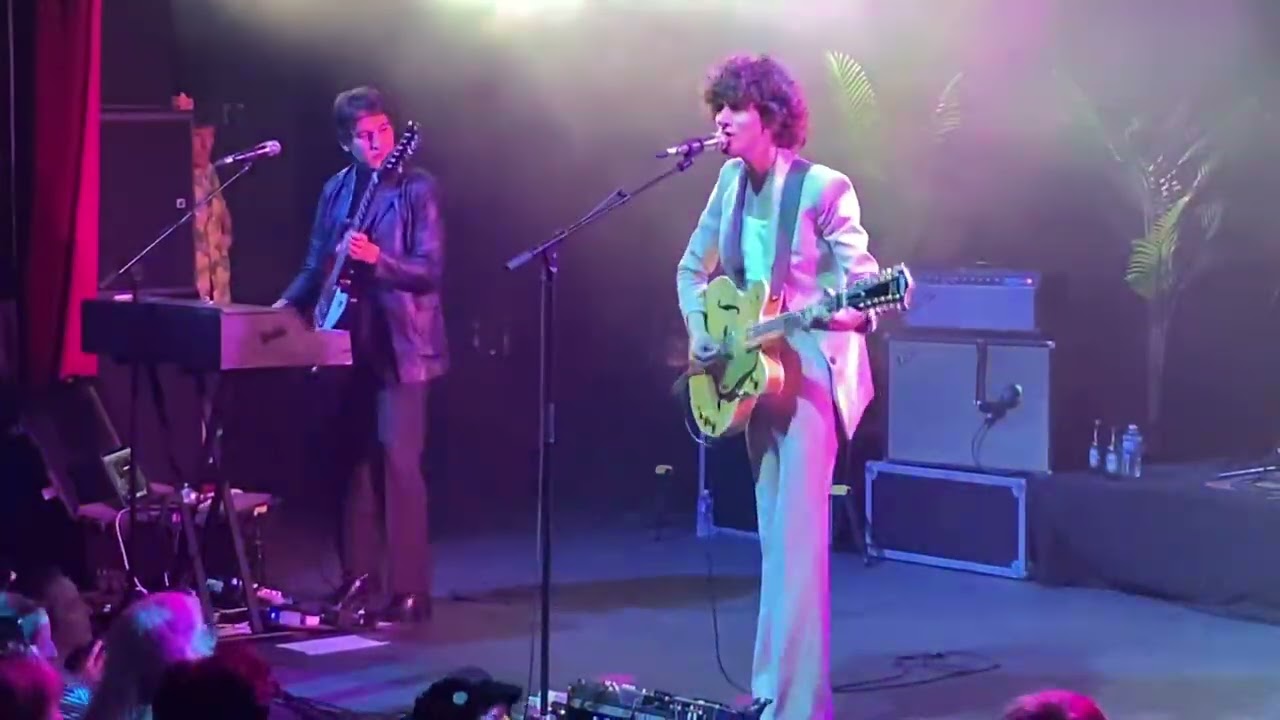 Temples- Paraphernalia. Live &agrave; la Cigale. Paris. 18 Sept 2023.