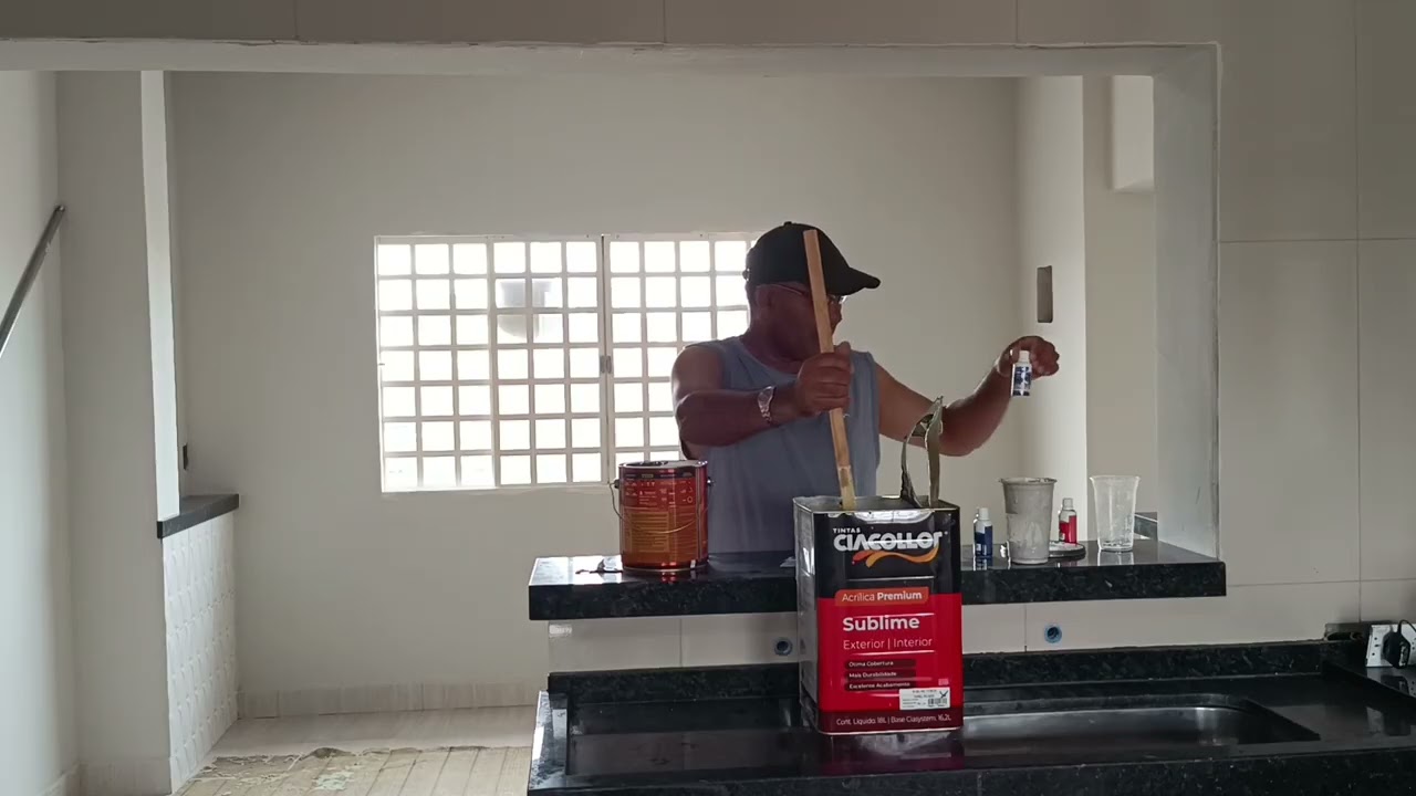 #Vejam no vídeo eu preparando a tonalidade da tinta.