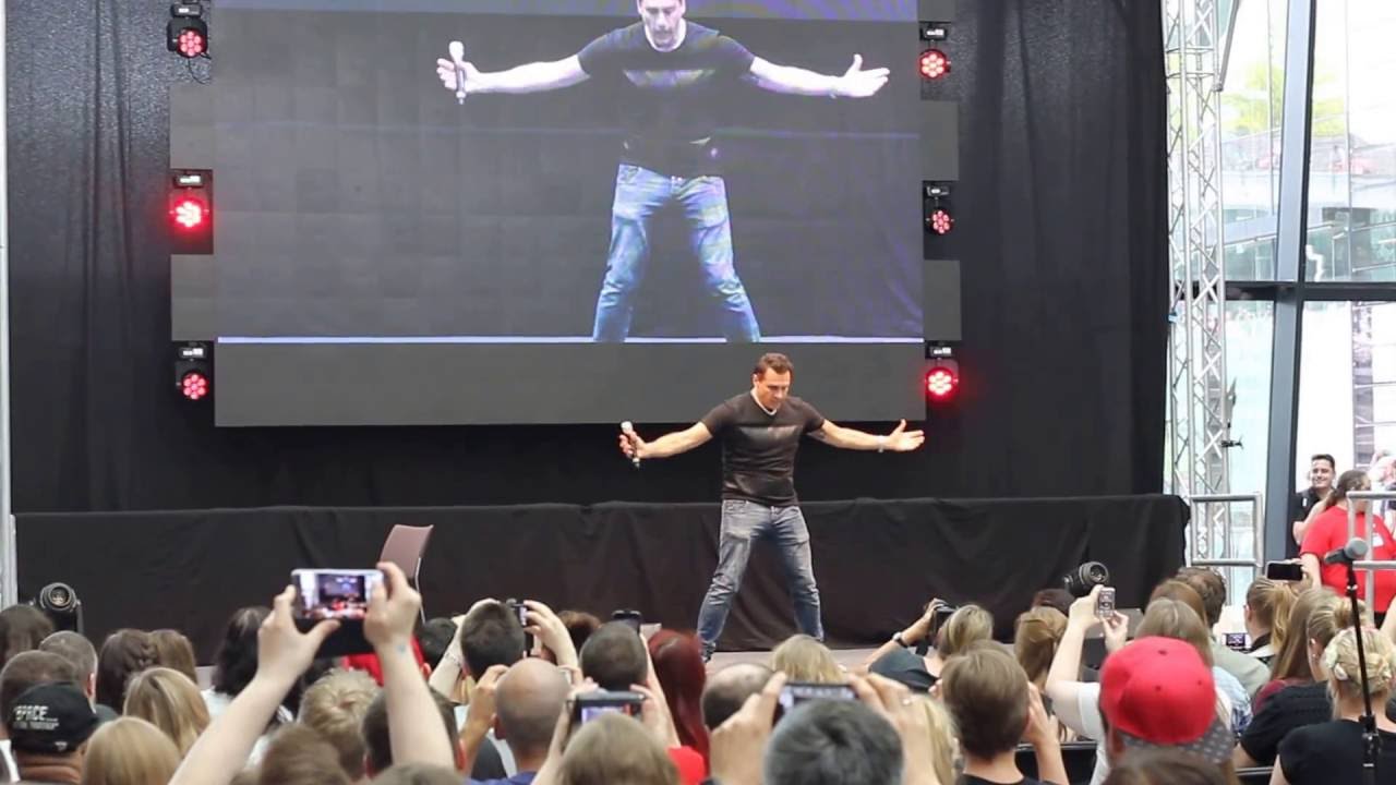 Highlander Series &ndash; Adrian Paul performing the Quickening &ndash; ComicCon Stuttgart 2016
