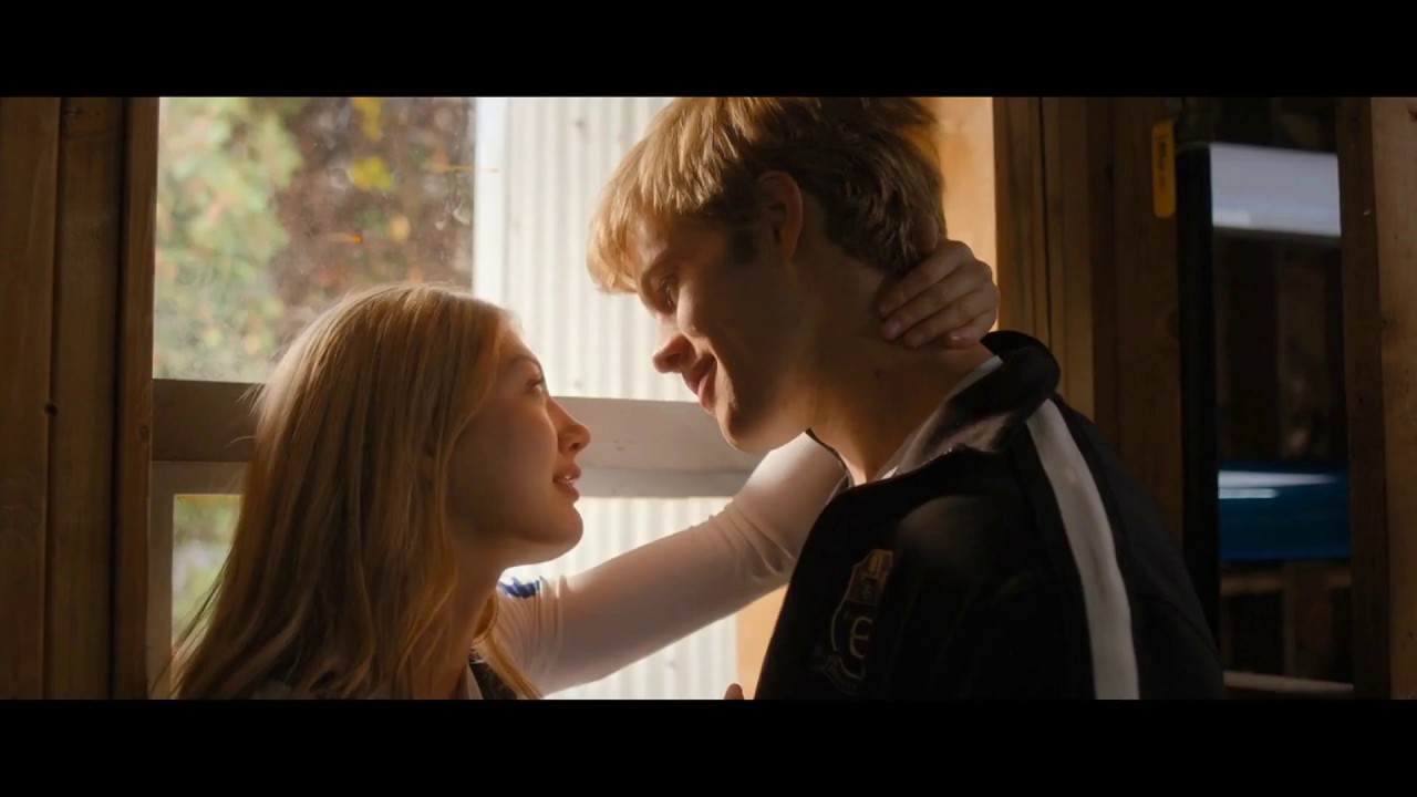 Crew girl Season 1 Kiss Clip