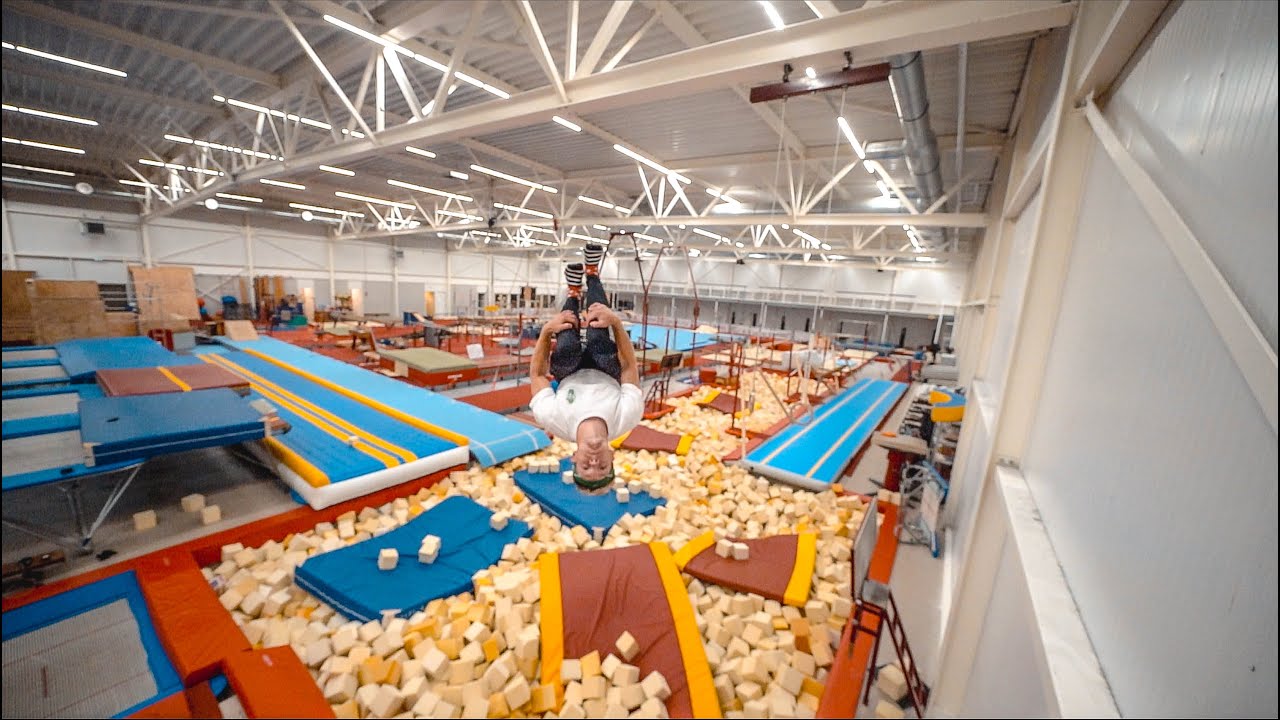 MEGA TRAMPOLINE PARK GEKKENHUIS!! #2173