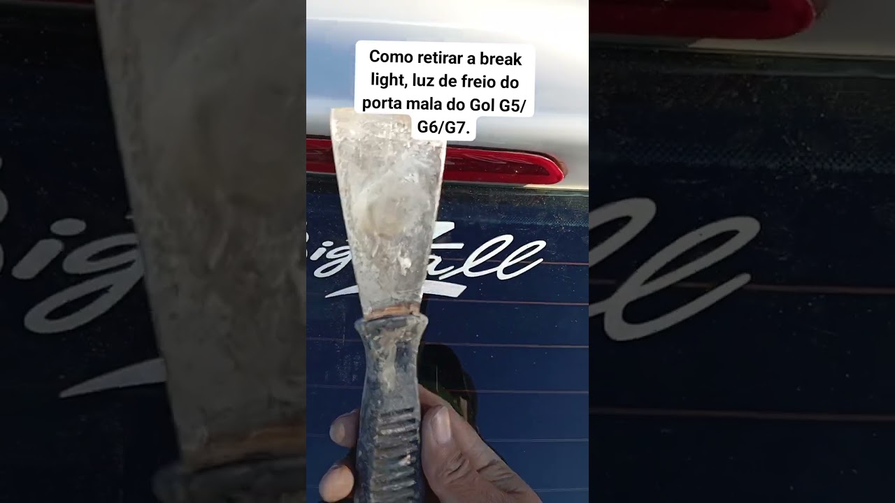Como retirar a break light, luz de freio do porta mala do Gol G5/G6/G7.