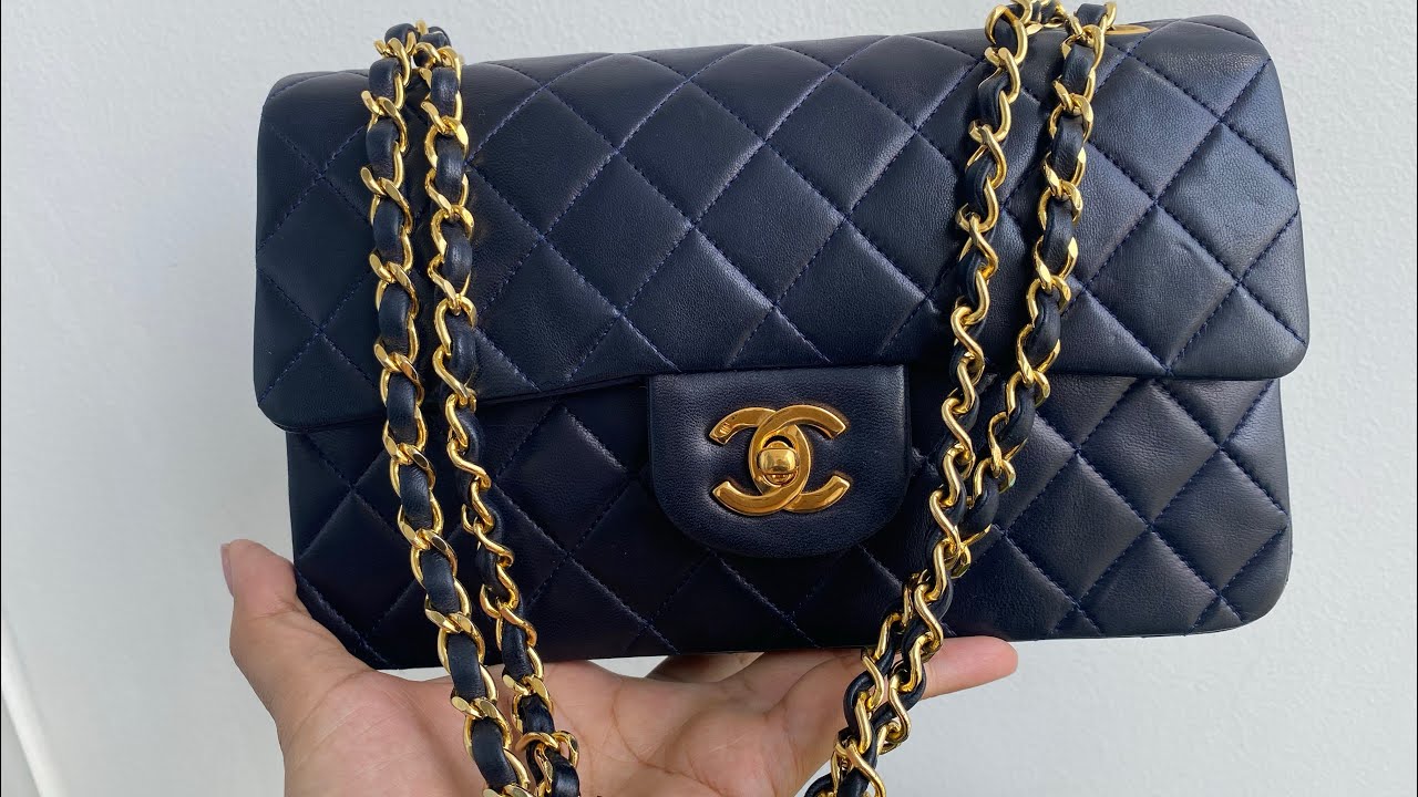CHANEL SMALL CLASSIC FLAP /Whats in my bag and how i store it.