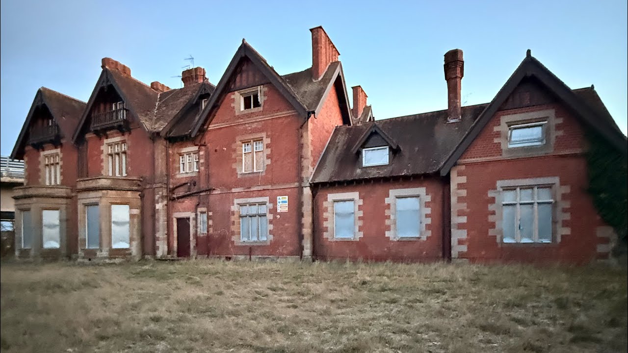 Exploring The abandoned Mansion the World Forgot 