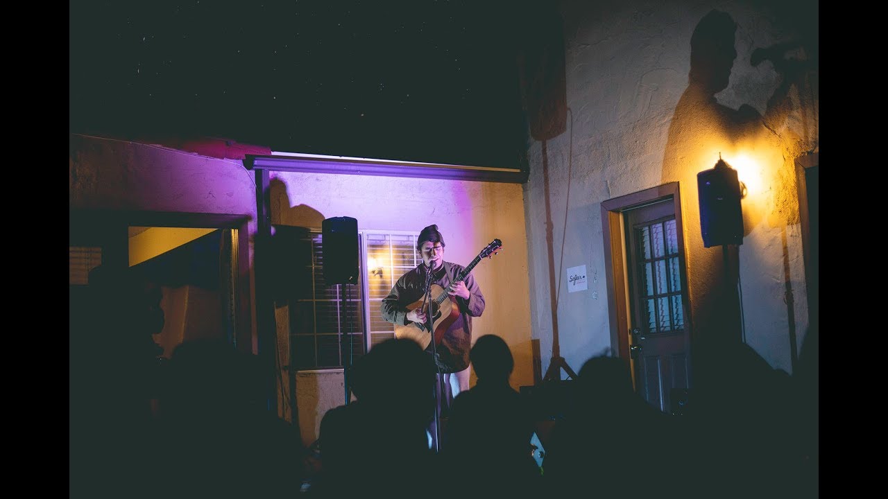 Alejandro Aranda/Scarypoolparty - 10 Years (Live in a backyard)