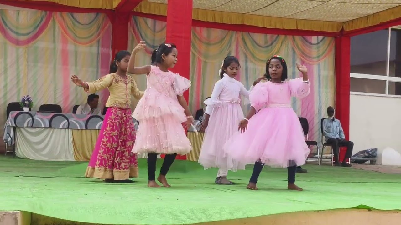 Jhumur jhumur nupur baje. 