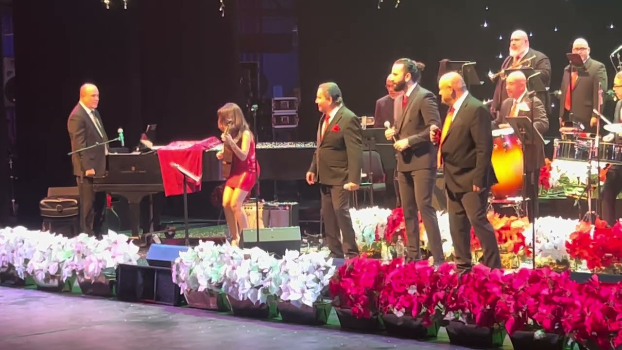 Cuatrista Fabiola Muñoz con la Spanish Harlem Orchestra, Navidad con Plena