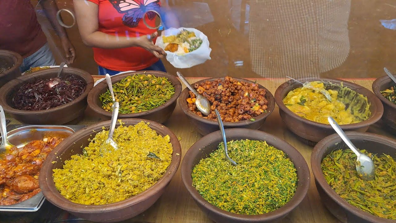 මීගමුවෙන් සුපිරිම බත් වේලක් කෑව  ... Rice and Curry at Dumbara Sawsiri ...