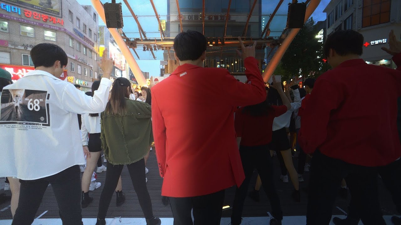 [KPOP IN PUBLIC]BTS - Boy With Luv with 30 dancers (Day/Night ver)
