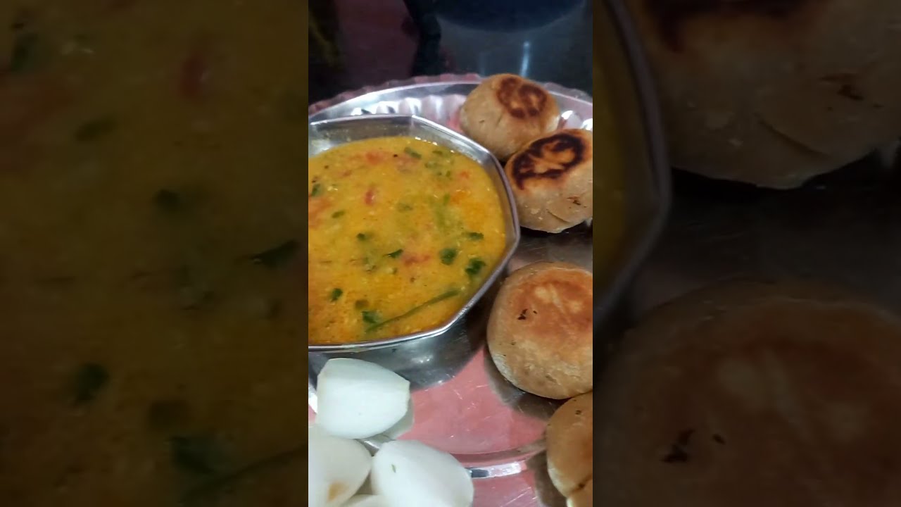 कुकर मध्ये दाल बाटी बनविली ! नवऱ्याला नवलच वाटल हे शक्यच नाही ! रोज एकच का खायच new dish 