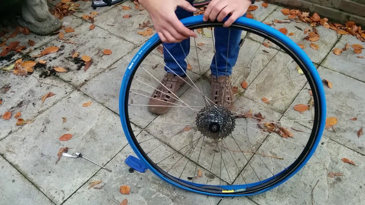 Fitting Tacx Road Tyre