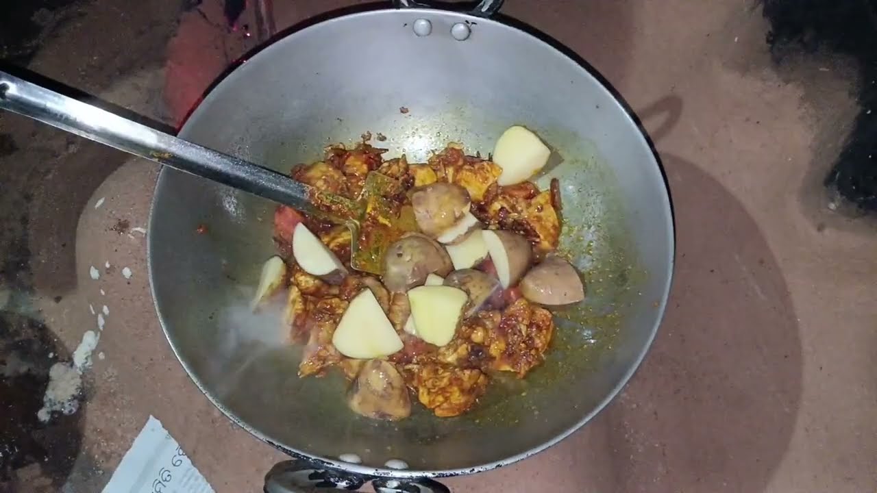 🔥 Village Style Chulha Chicken Curry Cooking & Eating 😋 | Desi Smoky Handi Chicken Feast