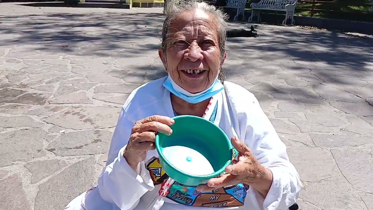 Abuelita perdió a su hijo ,el único q le daba su sustento 
