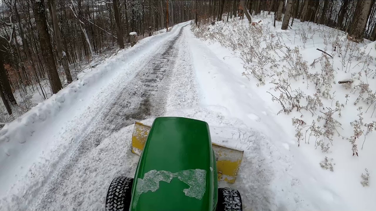 John Deere 420 Classic Garden Tractor Snow Plowing 12 17 2020