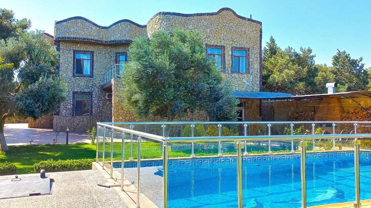 Buzovna M.Nağıyev küç bağlı bağçalı villa satılır. Ev alqi satqisi