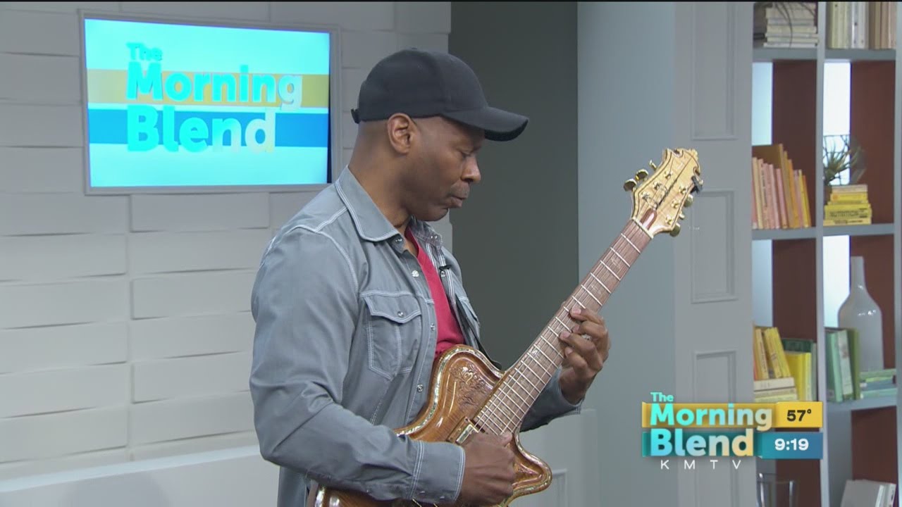 Kevin Eubanks Performs Live