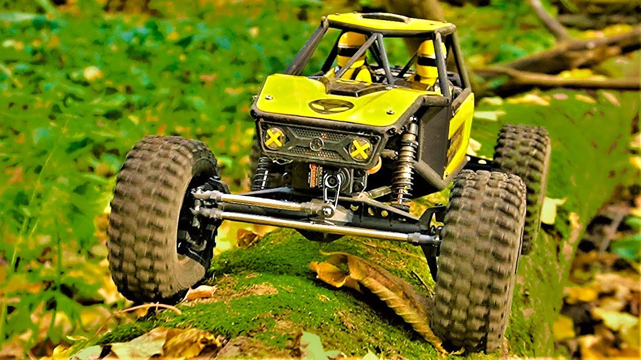 RC Car AXIAL CAPRA forest Crawling | Forest OFF ROAD