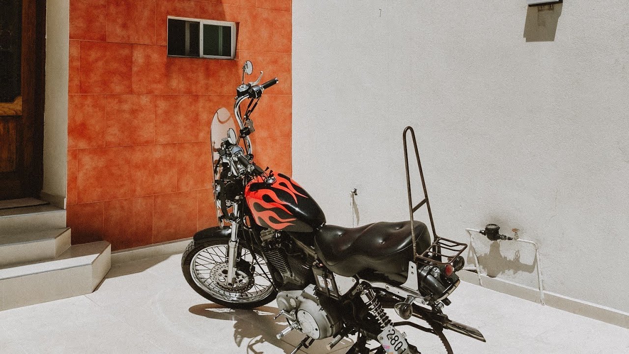 Herramienta que llevo para un viaje de miles de kilómetros en mi Harley Davidson Sportster.