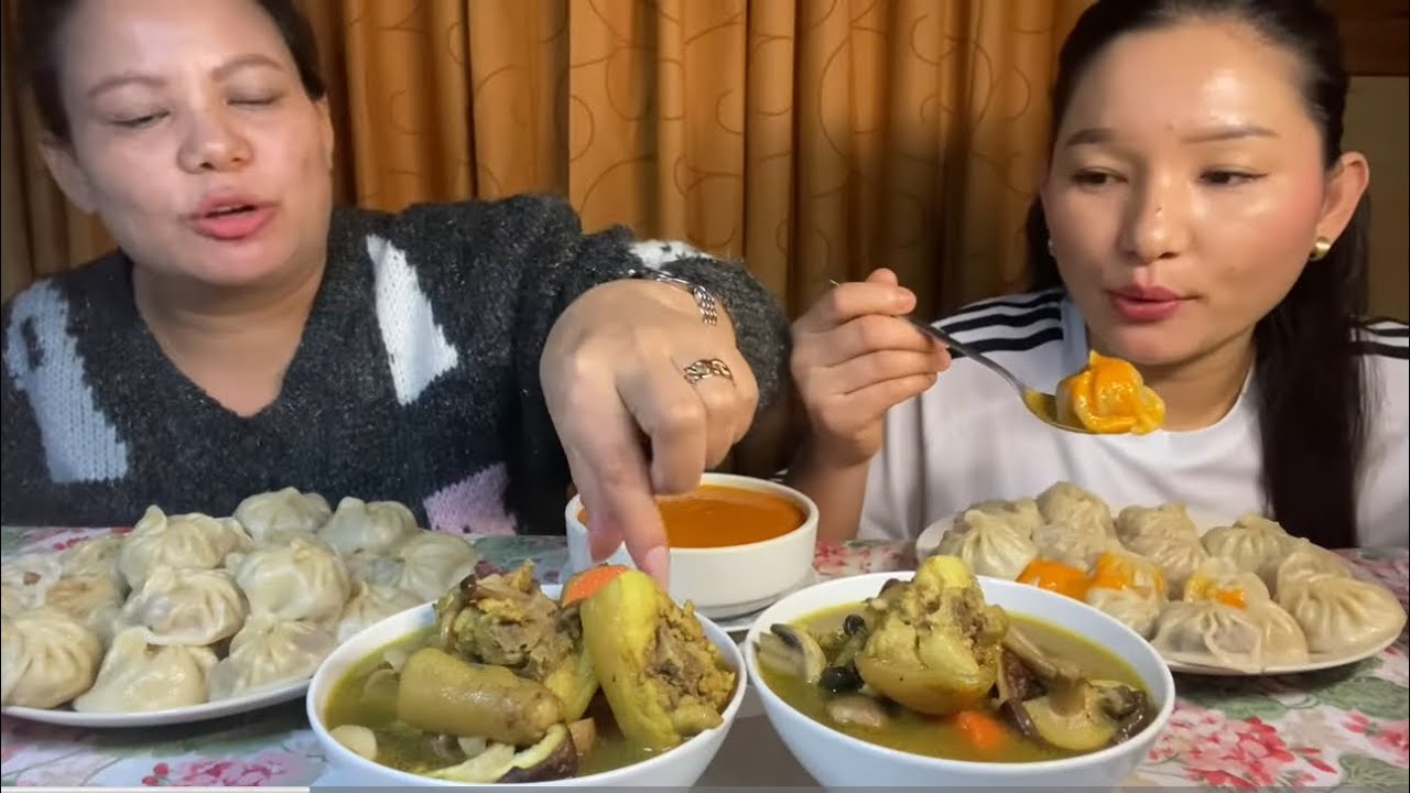 Freshअकबरे राखेर बनाएको चट्नी स्यादले खाईयो pork momo,mix mushroom र बगुरको पुछरको सुप सारै मिठो भयो