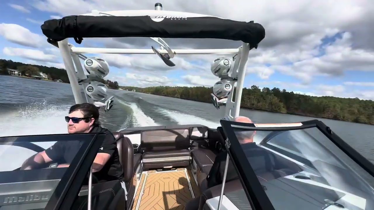 2019 Malibu 23 LSV