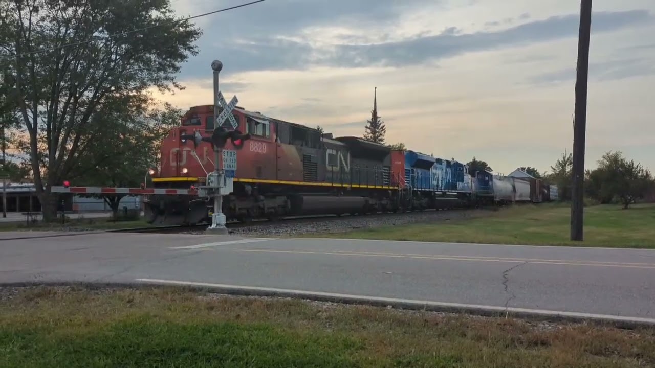 Chasing CN 8952 heritage unit from Durand-Gaines