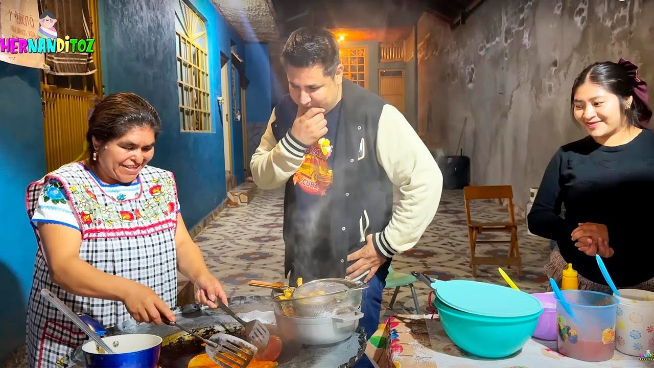 Visitando el Negocio de La JAPONESITA y MADRINA DEL PASTEL en el Pueblo