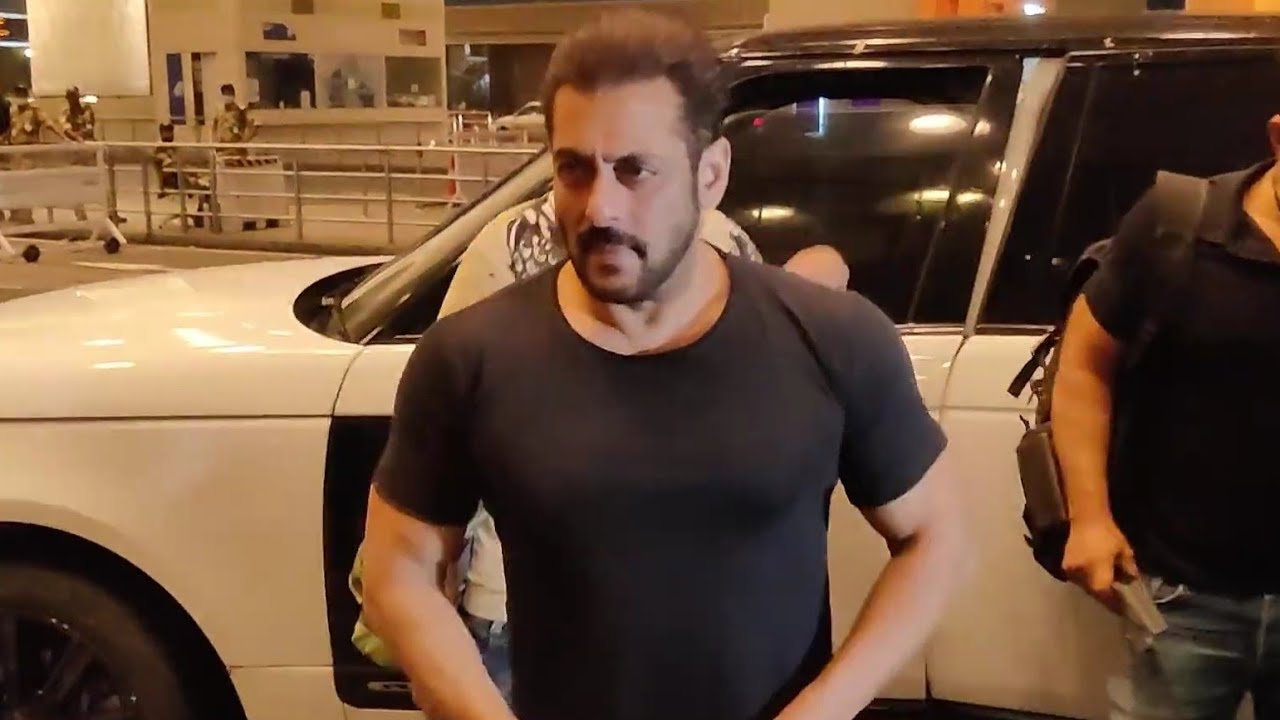 Salman Khan with Nirvaan Khan traveling to Russia for a movie shoot. @yogenshah9966