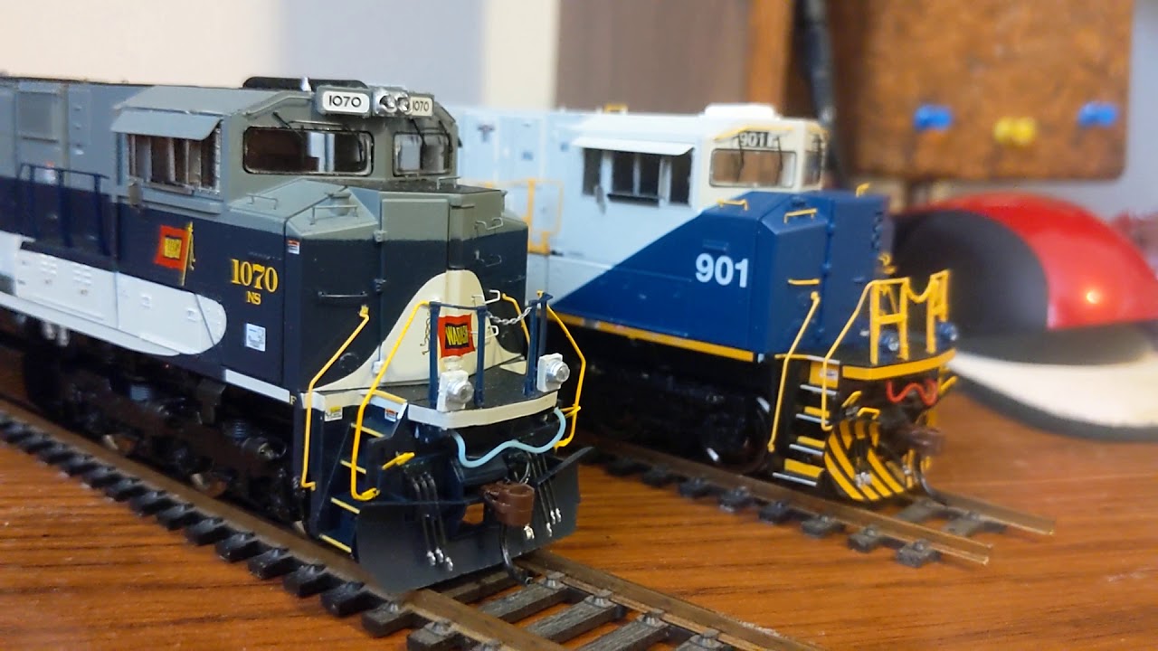 Aesthetic Difference Between Athearn SD70ACe and SD90MAC-H2
